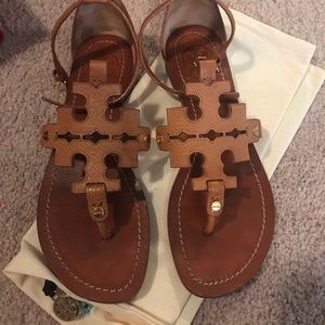 NWOT Phoebe Flat Tory Burch sandals!! Size 7!